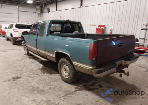 1998 Chevrolet K1500 Fleetside z USA, uszkodzony, nr VIN 2GCEK19R4W1230208